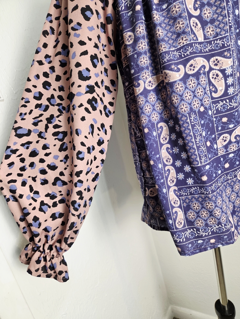 Andre'e by Unit Paisley & Leopard Print Blouse, Balloon Sleeves  Size Medium - Picture 7 of 11